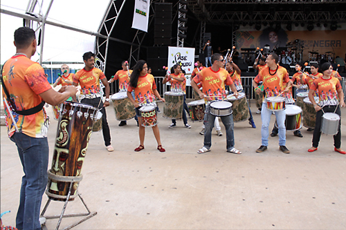 Grito de carnaval com s Dd no Balaio Caf